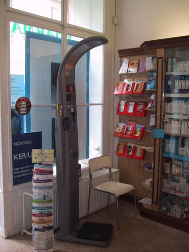 K7 en farmacia pequena.jpg